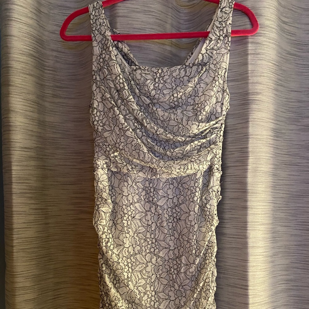 Lace sleeveless cocktail dress